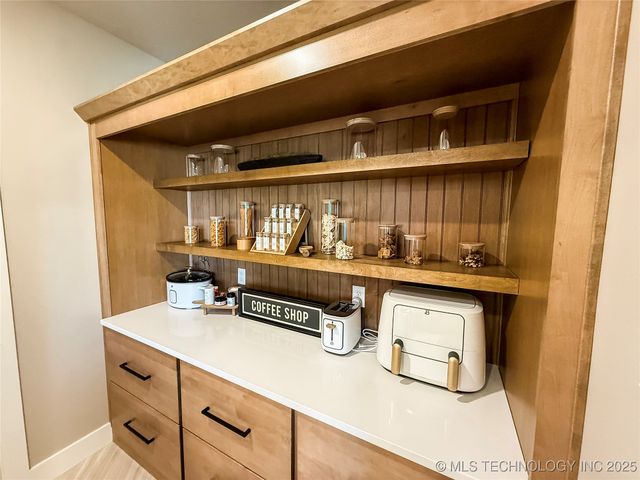 808 W Prairie View Road, Ardmore, OK 73401