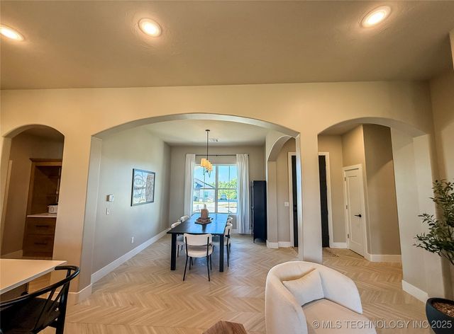 808 W Prairie View Road, Ardmore, OK 73401