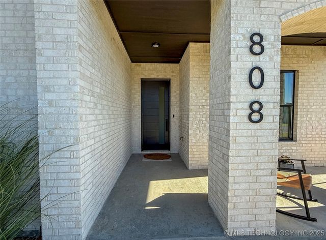 808 W Prairie View Road, Ardmore, OK 73401