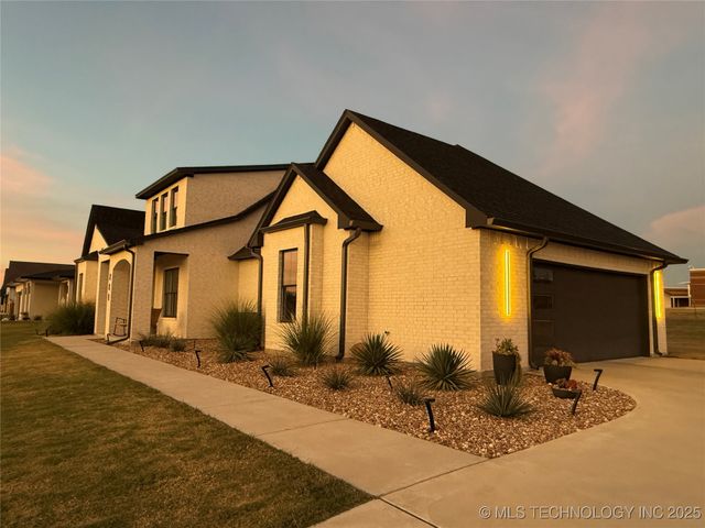 808 W Prairie View Road, Ardmore, OK 73401