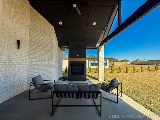 808 W Prairie View Road, Ardmore, OK 73401