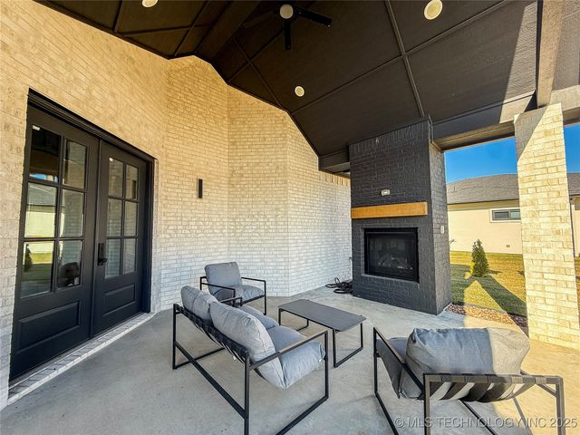 808 W Prairie View Road, Ardmore, OK 73401