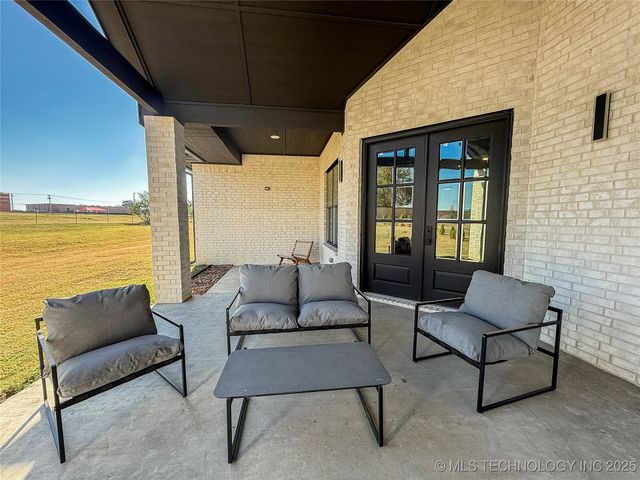 808 W Prairie View Road, Ardmore, OK 73401
