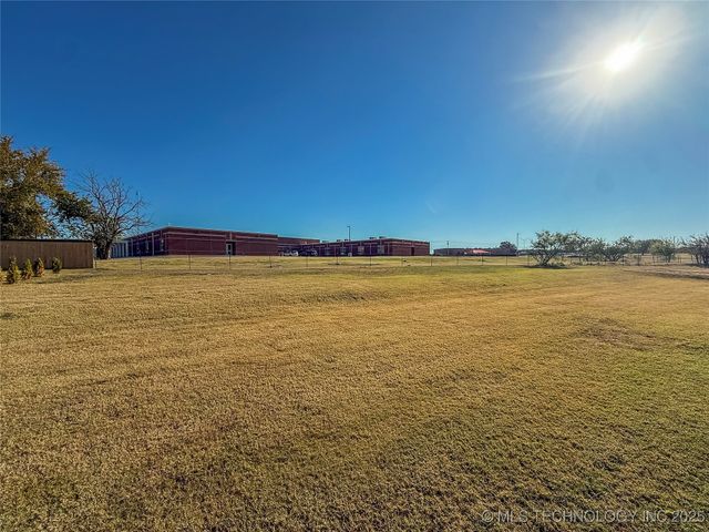 808 W Prairie View Road, Ardmore, OK 73401