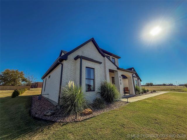 808 W Prairie View Road, Ardmore, OK 73401