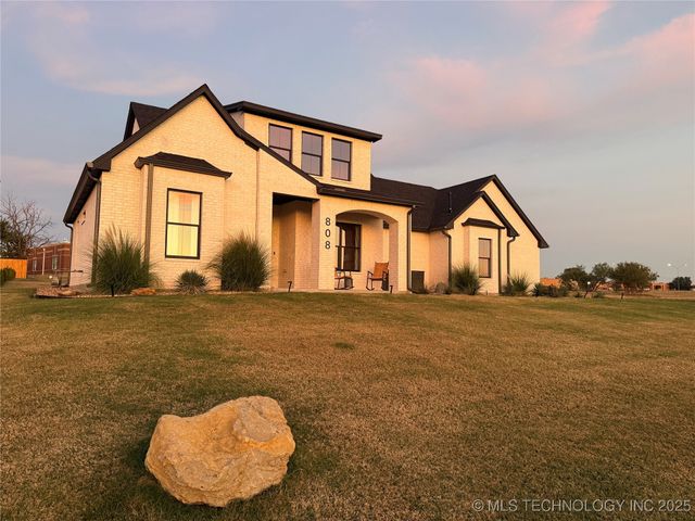 808 W Prairie View Road, Ardmore, OK 73401