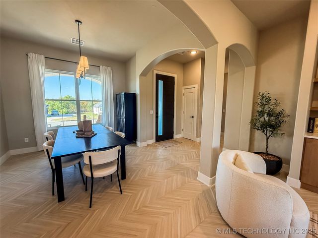 808 W Prairie View Road, Ardmore, OK 73401