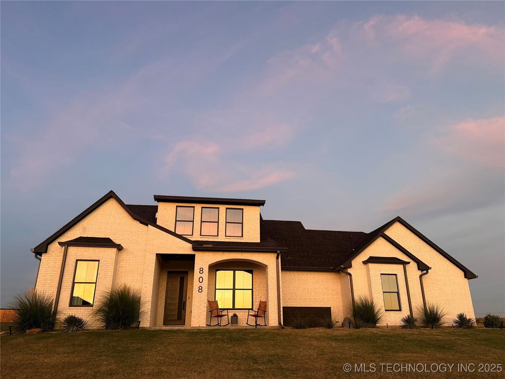 808 W Prairie View Road, Ardmore, OK 73401