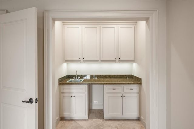 1650 Bonnie Brae Street, Houston, TX 77006