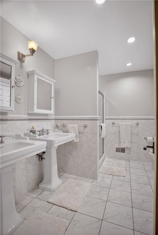 507 Farndale Rd, O'hara, PA 15238