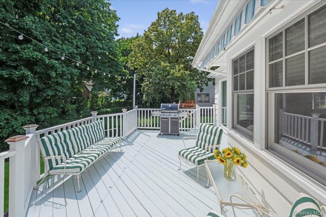 15 Lyons Place, Larchmont, NY 10538