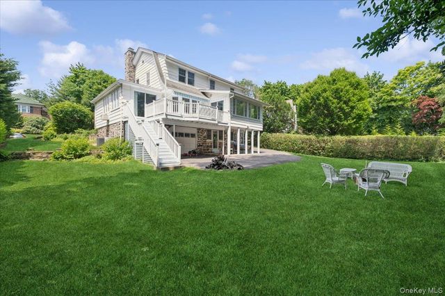 15 Lyons Place, Larchmont, NY 10538