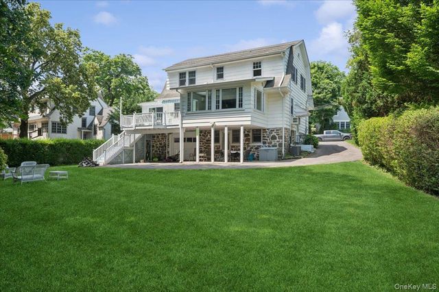 15 Lyons Place, Larchmont, NY 10538