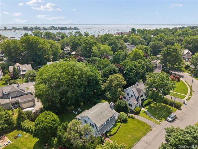 15 Lyons Place, Larchmont, NY 10538