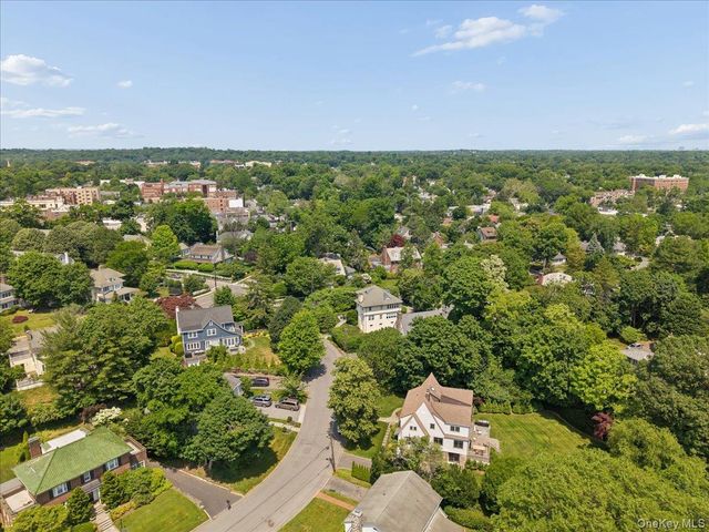 15 Lyons Place, Larchmont, NY 10538