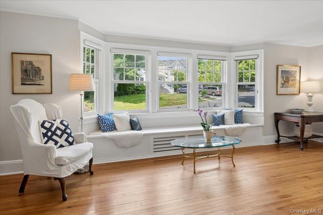 15 Lyons Place, Larchmont, NY 10538