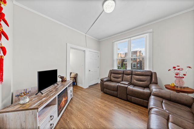 2954 N Elston Avenue, Chicago, IL 60618