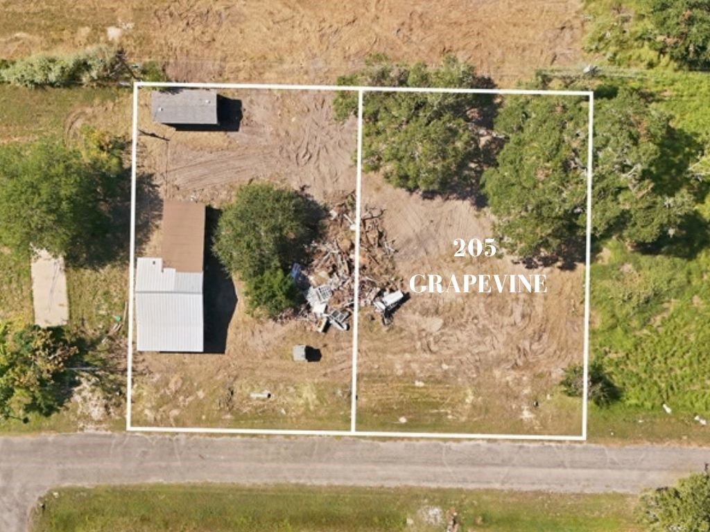 205 Grapevine Dr, Rockport, TX 78382 — exterior