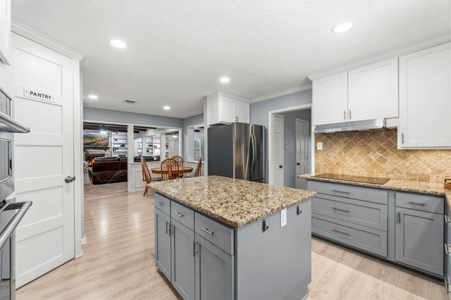 594 Longwood Lane, Conroe, TX 77302