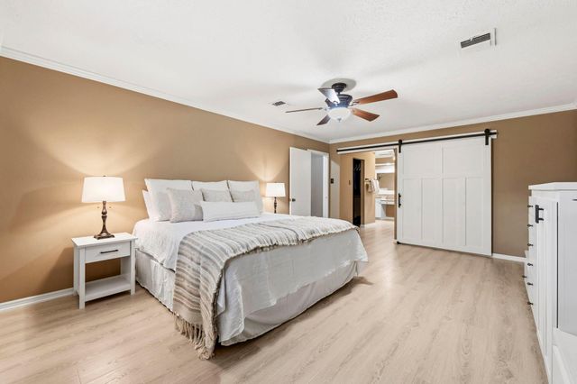 594 Longwood Lane, Conroe, TX 77302