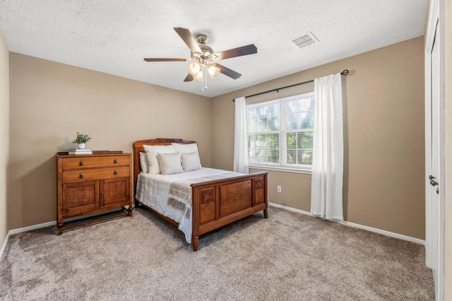 594 Longwood Lane, Conroe, TX 77302