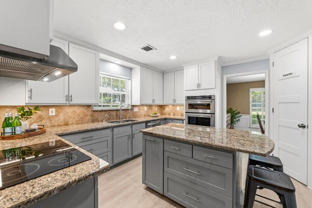 594 Longwood Lane, Conroe, TX 77302