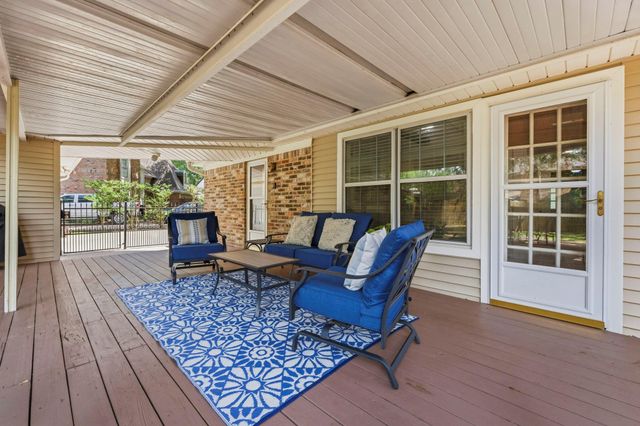 594 Longwood Lane, Conroe, TX 77302