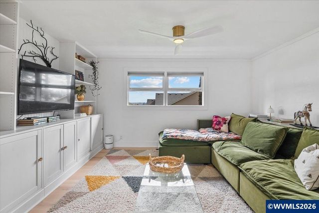 1798 Ammon St NW, Salem, OR 97304