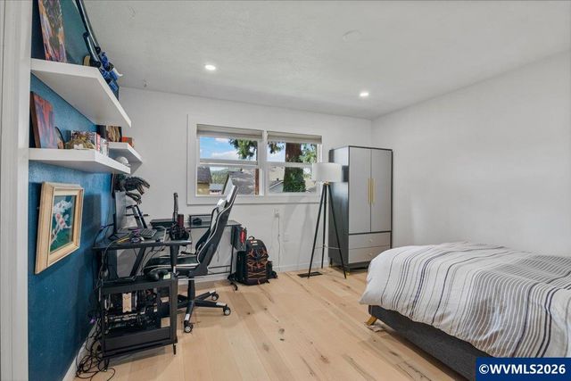 1798 Ammon St NW, Salem, OR 97304