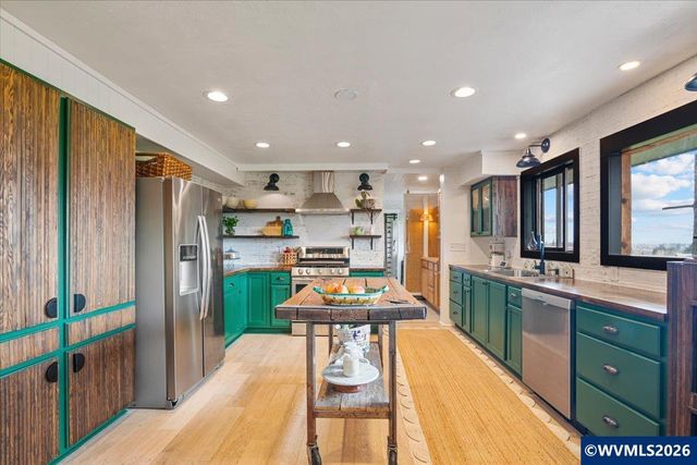 1798 Ammon St NW, Salem, OR 97304