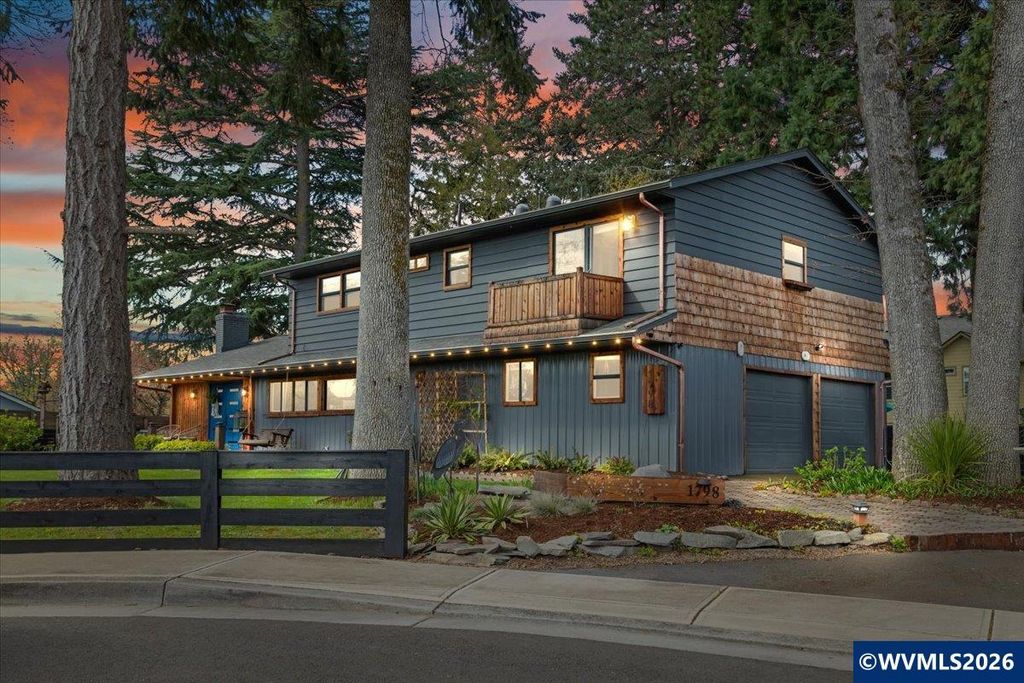 1798 Ammon St NW, Salem, OR 97304