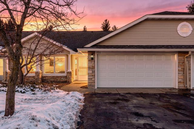 806 Woodland Lane, New Richmond, WI 54017