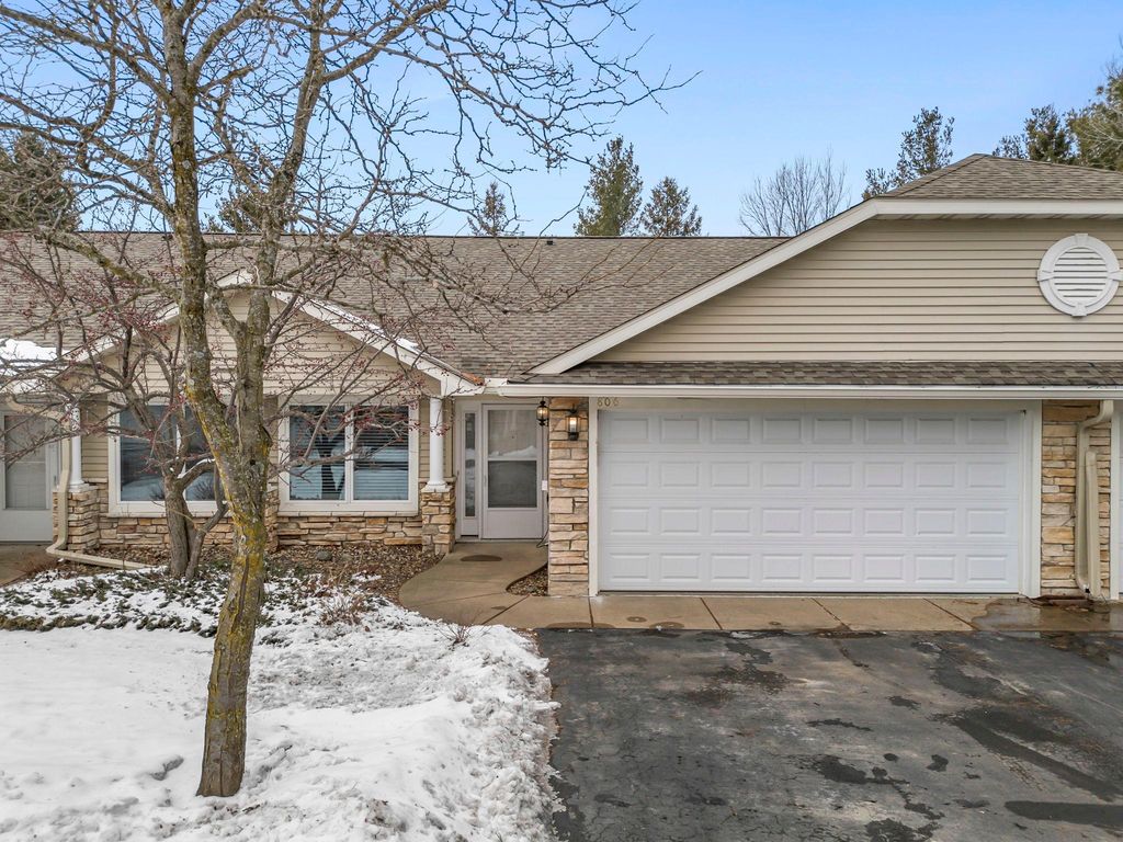 806 Woodland Lane, New Richmond, WI 54017