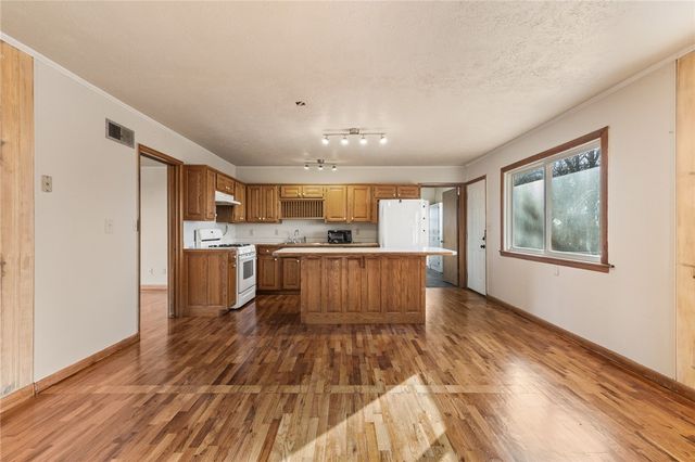 624 E South, Harrison, AR 72601