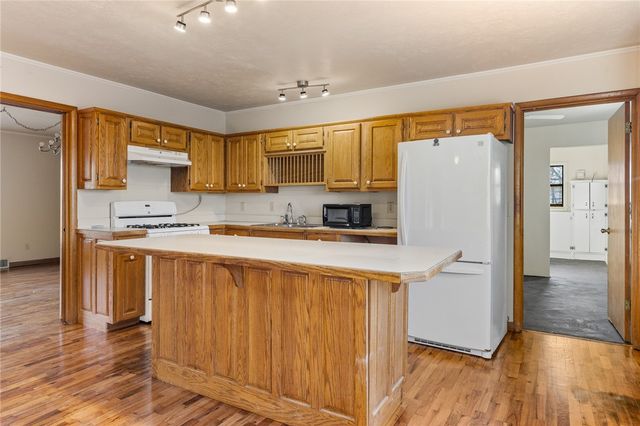 624 E South, Harrison, AR 72601