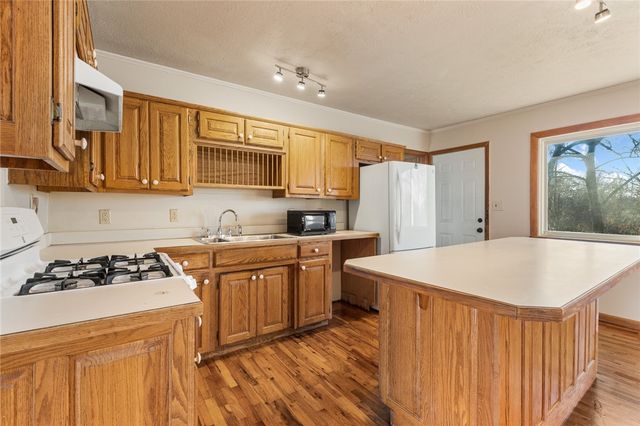 624 E South, Harrison, AR 72601