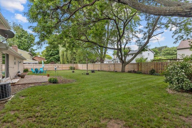 732 MANCHESTER ROAD, Neenah, WI 54956