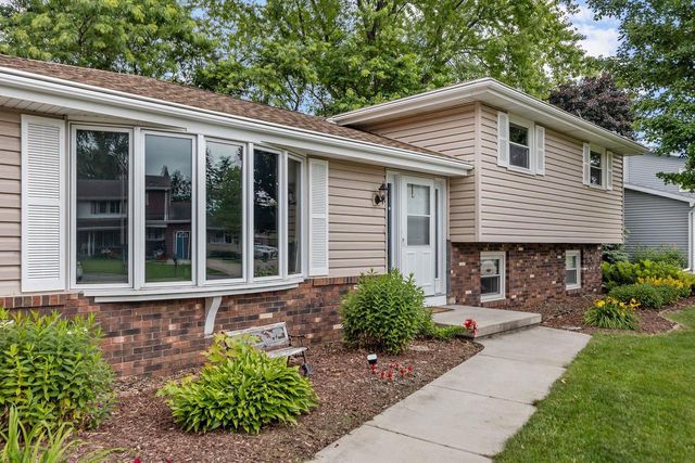 732 MANCHESTER ROAD, Neenah, WI 54956