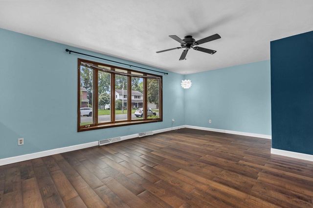 732 MANCHESTER ROAD, Neenah, WI 54956