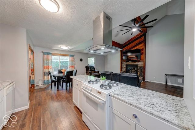 7950 Ridgegate West Drive, Indianapolis, IN 46268