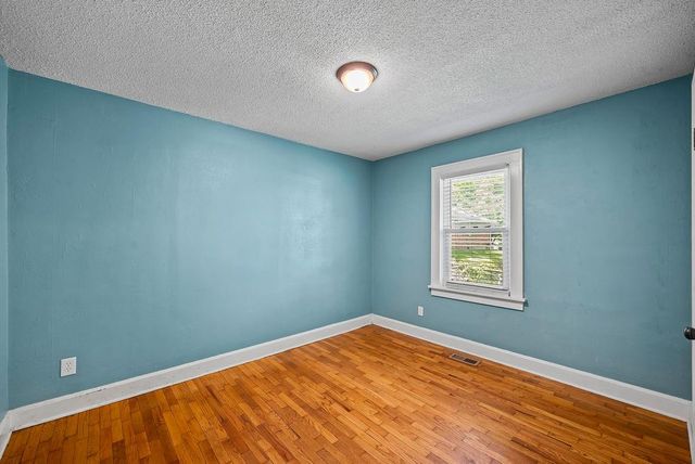 522 E Walnut Street, Independence, MO 64050