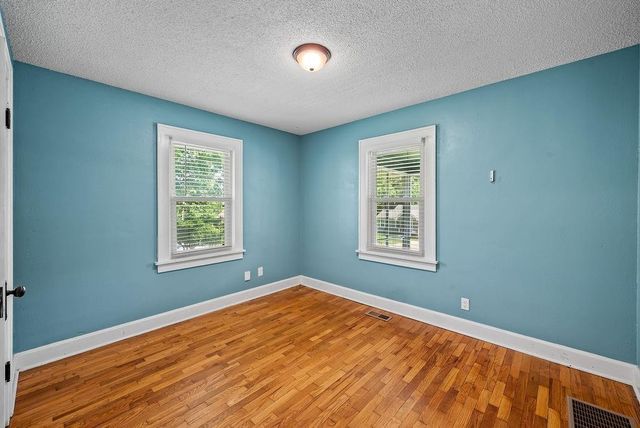 522 E Walnut Street, Independence, MO 64050