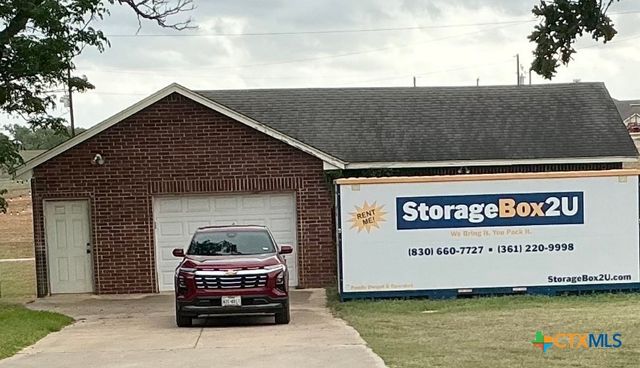 601 State Highway 123 N, Stockdale, TX 78160