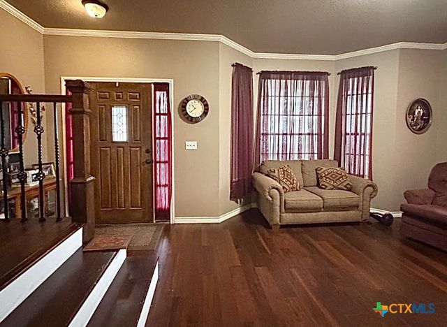 601 State Highway 123 N, Stockdale, TX 78160