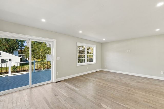 1 Howarth Road, Oxford, MA 01540