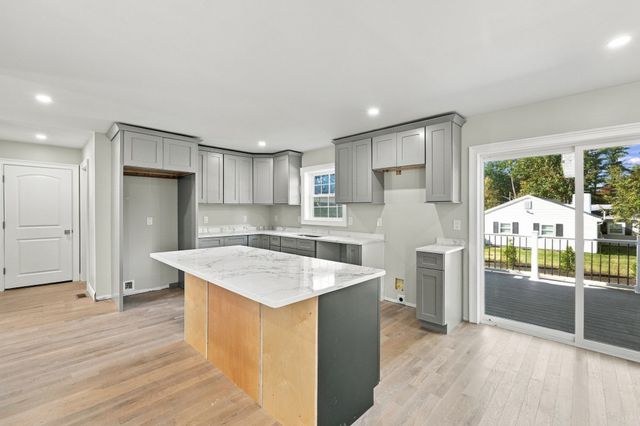 1 Howarth Road, Oxford, MA 01540