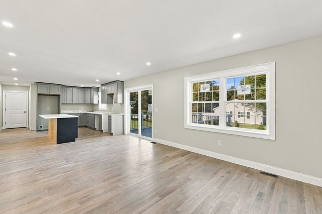 1 Howarth Road, Oxford, MA 01540
