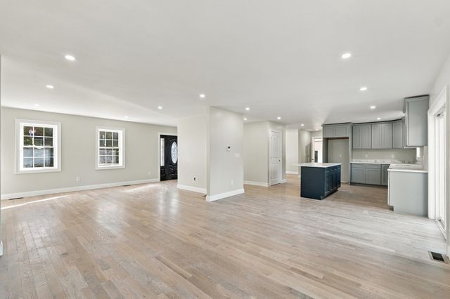 1 Howarth Road, Oxford, MA 01540