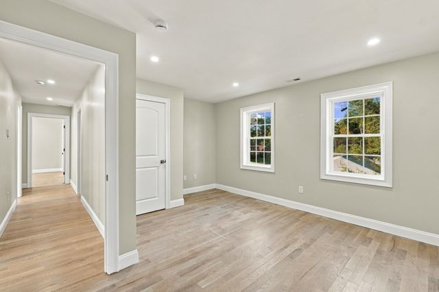 1 Howarth Road, Oxford, MA 01540