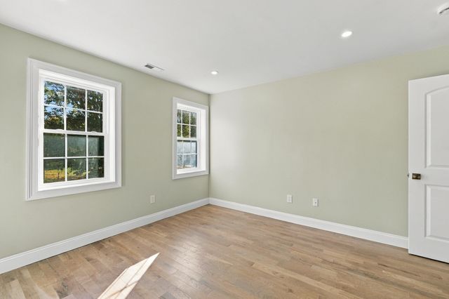 1 Howarth Road, Oxford, MA 01540
